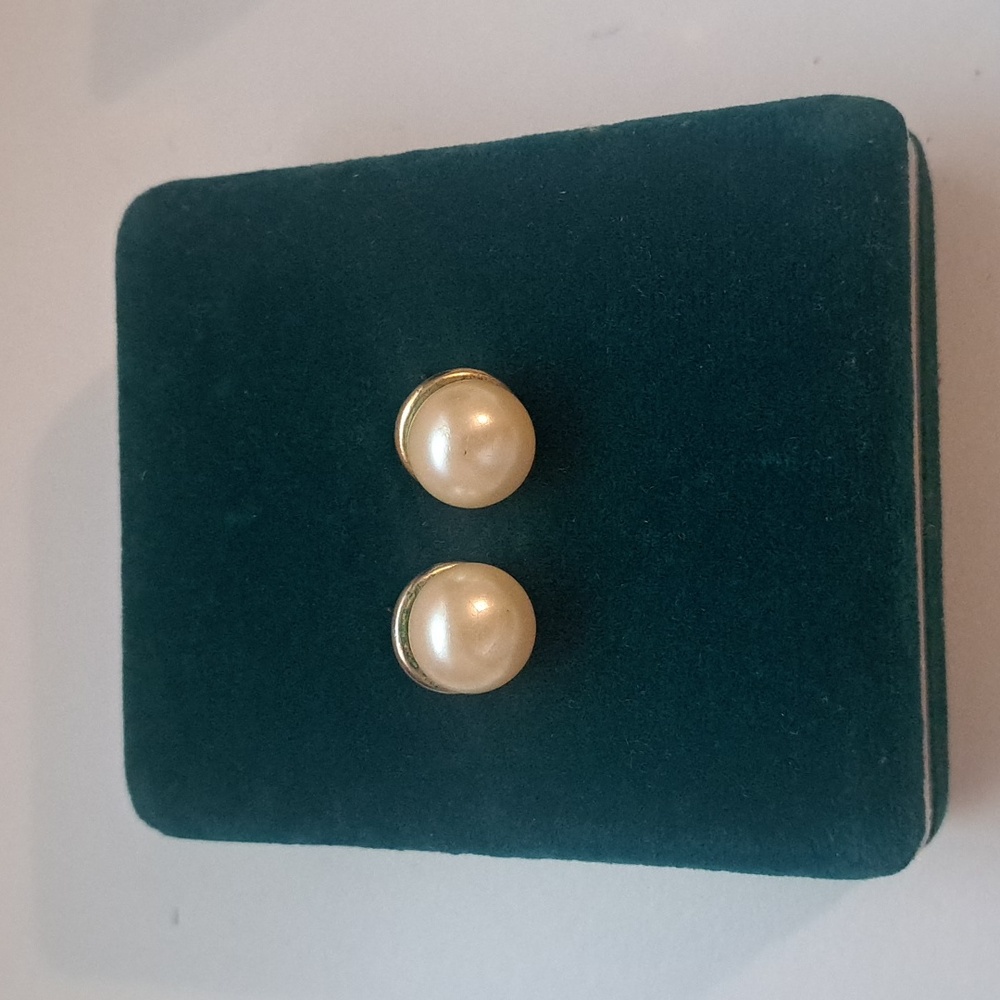 Vintage Pearl Stud Earrings